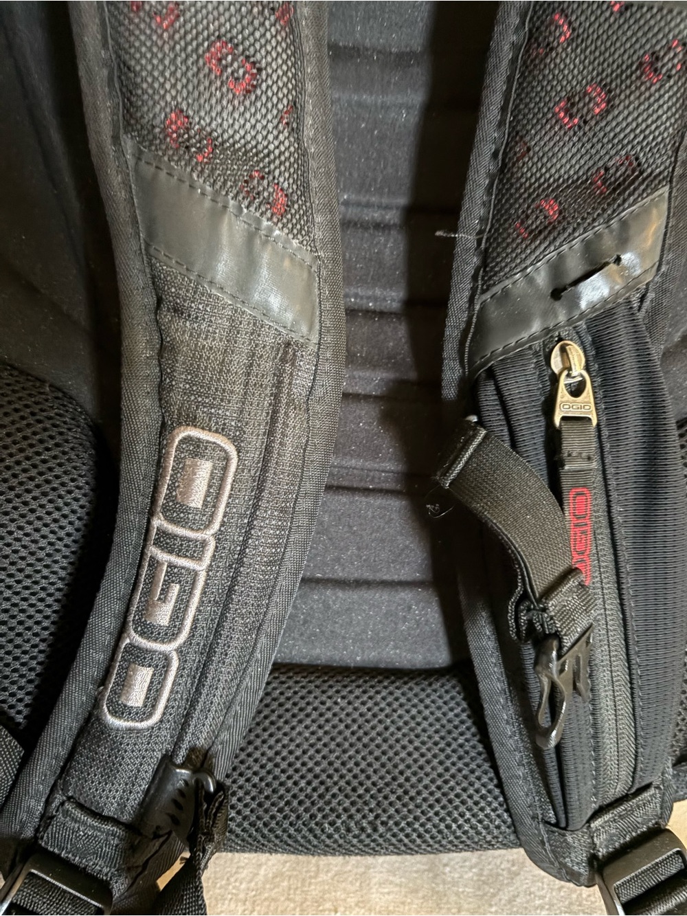 OGIO Bandit Black Backpack with Red Zipper Accents - Men's Laptop Pack - Picture 4 of 10